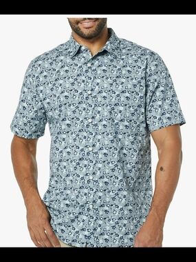 Amazon Essentials Light Blue Floral Short-Sleeve Button Down Shirt